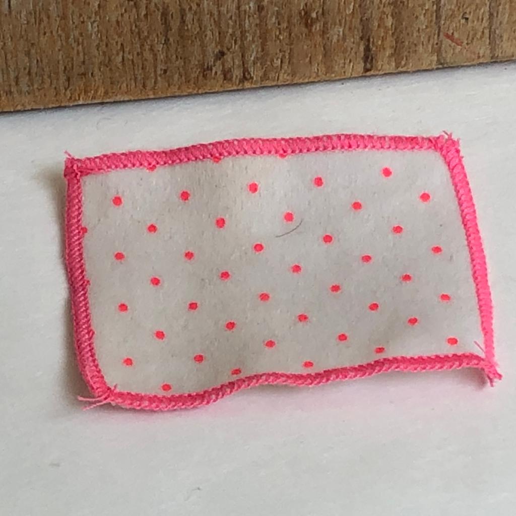 Stippen handdoek die mooi past bij Kelly set, Kinderen en Baby's, Speelgoed | Poppenhuizen, Ophalen of Verzenden, Zo goed als nieuw