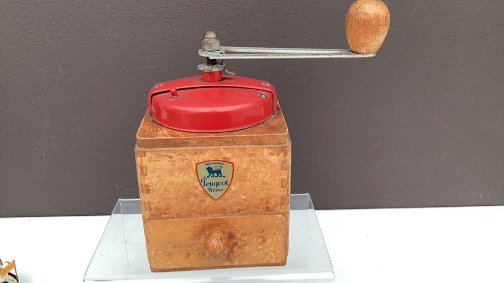 Oude Peugeot koffiemolen, Ophalen of Verzenden