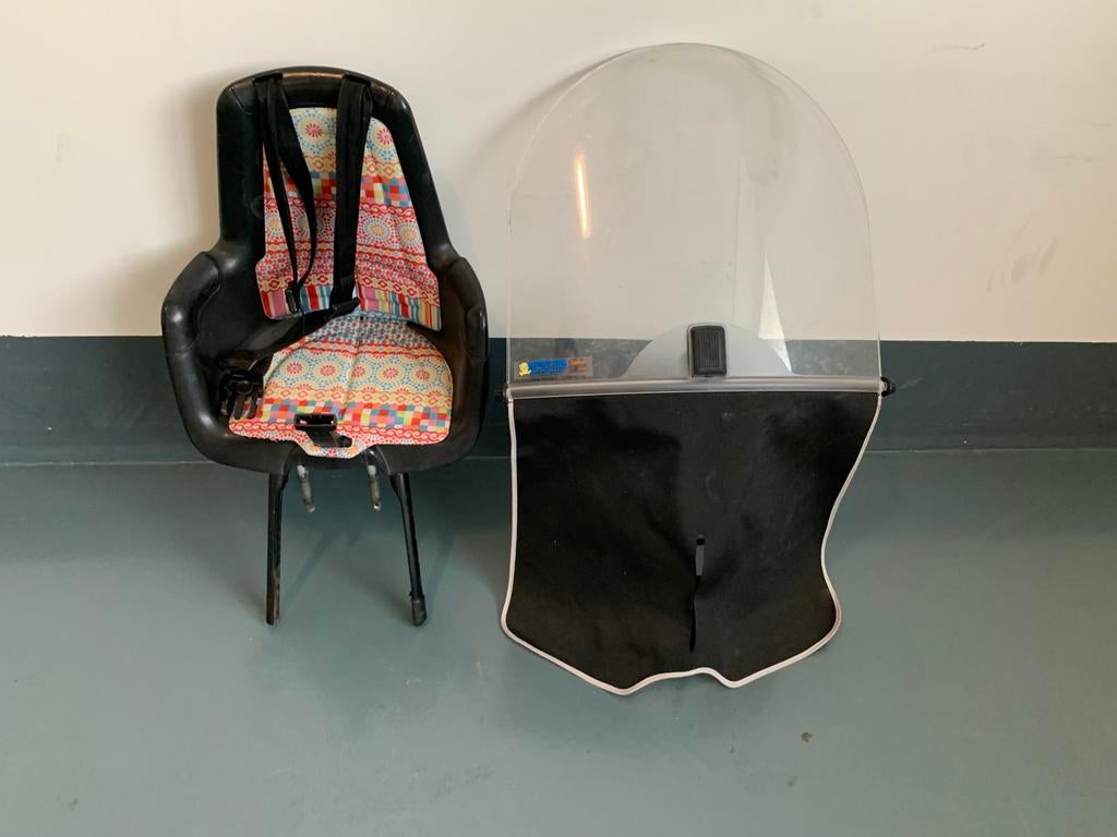 Leuke kinderzitjes scherming Kleur Zwart, Fietsen en Brommers, Fietsaccessoires | Fietsstoeltjes, Ophalen of Verzenden, Zo goed als nieuw