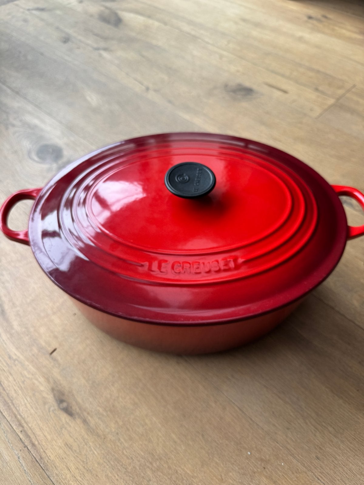 Le Creuset Ovale Braadpan 35 cm Rood Gietijzer, Huis en Inrichting, Keuken | Potten en Pannen, Ophalen of Verzenden, Zo goed als nieuw