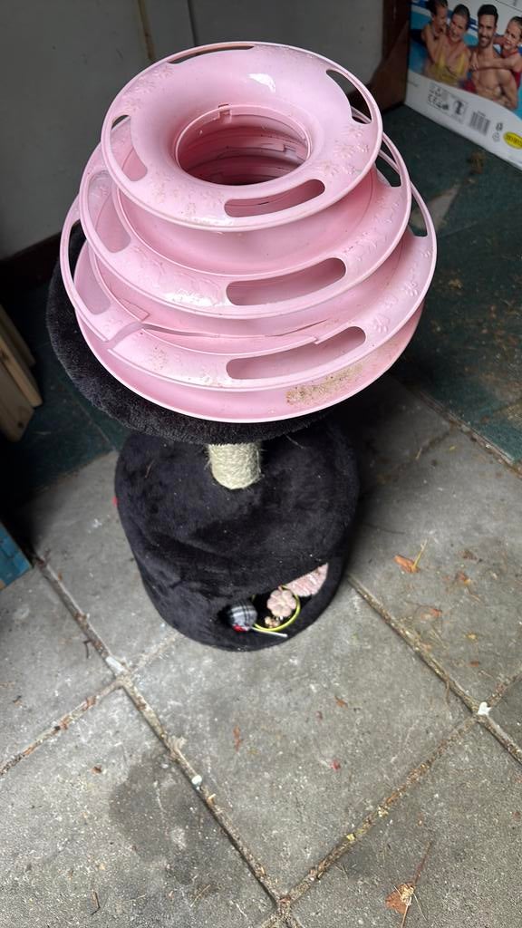 Katten krabpaal met speeltjes en kattenbak, Ophalen, Zo goed als nieuw