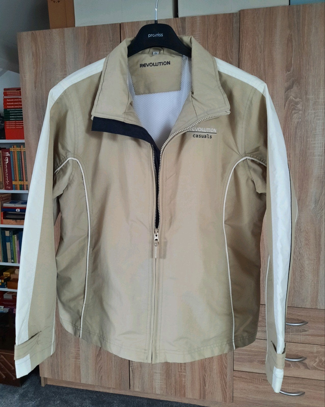 Nette zomerjas maat 44, Revolution, Ophalen of Verzenden, Maat 42/44 (L), Beige