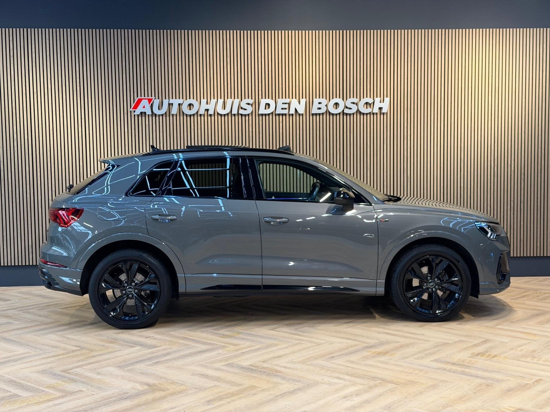 Audi Q3 35 TFSI S Line |Pano|Ambiance|trekhaak|Keyles|Cam, Auto's, Audi, 4 cilinders, 150 pk, 1505 kg, Leder en Stof