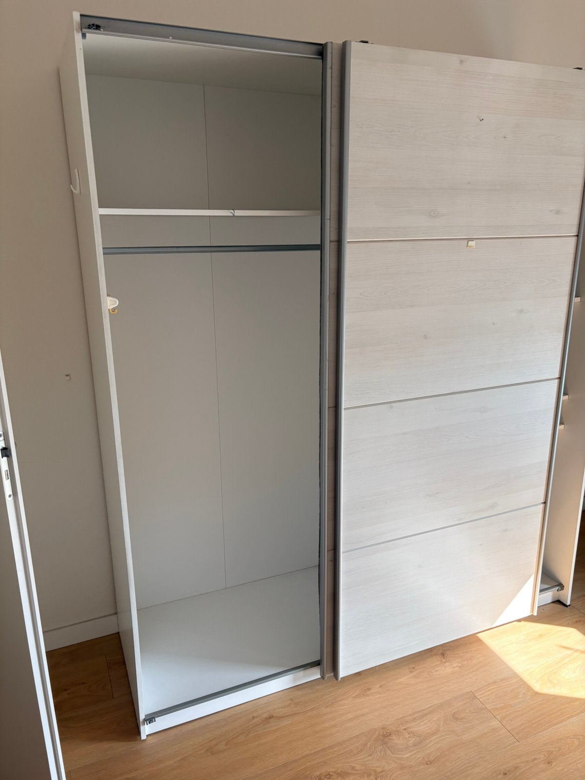 Kledingkast met rek, laden en schuifdeuren, Huis en Inrichting, Ophalen, Overige materialen, Met deur(en), Gebruikt