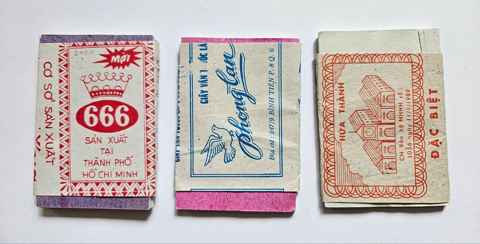 3 Vintage pakjes vloeitjes sigarettenpapier Vietnam 90-er, Verzamelen, Rookartikelen, Aanstekers en Luciferdoosjes, Verzenden