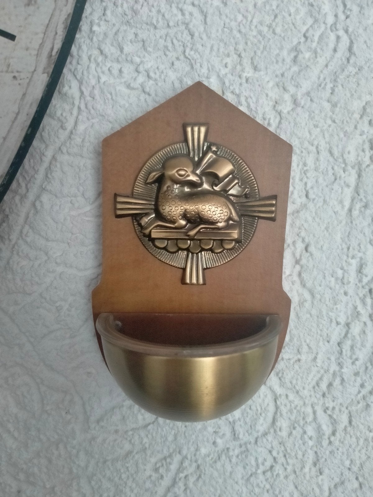wijwater bakje, Ophalen