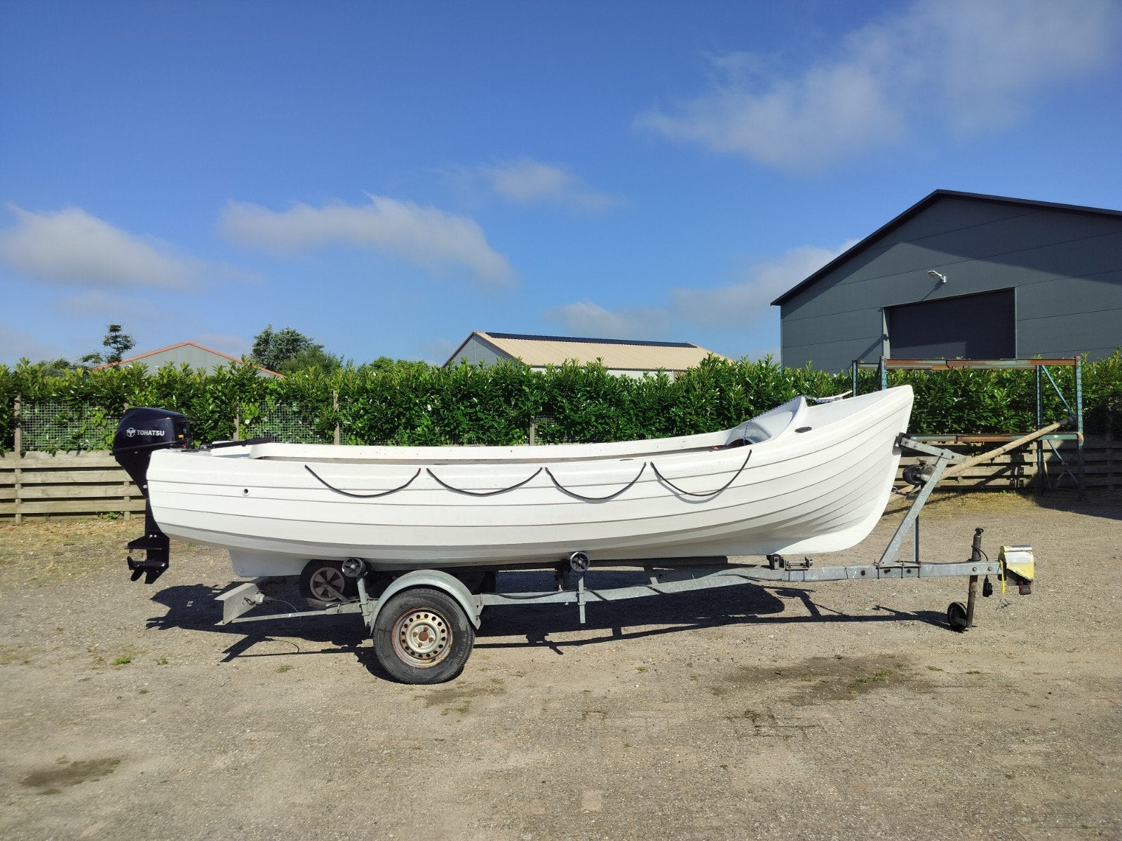 Sloep polyester + 9.8 pk bj 2023 + Kantel trailer moterboot, Ophalen, Verlichting, Buitenboordmotor, Polyester
