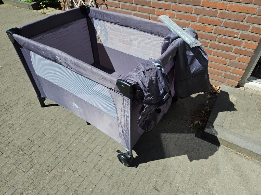 Draagbare box/campingbedje Bambino met verhoger, Kinderen en Baby's, Ophalen, Zo goed als nieuw, Rechthoekig, Wieltjes