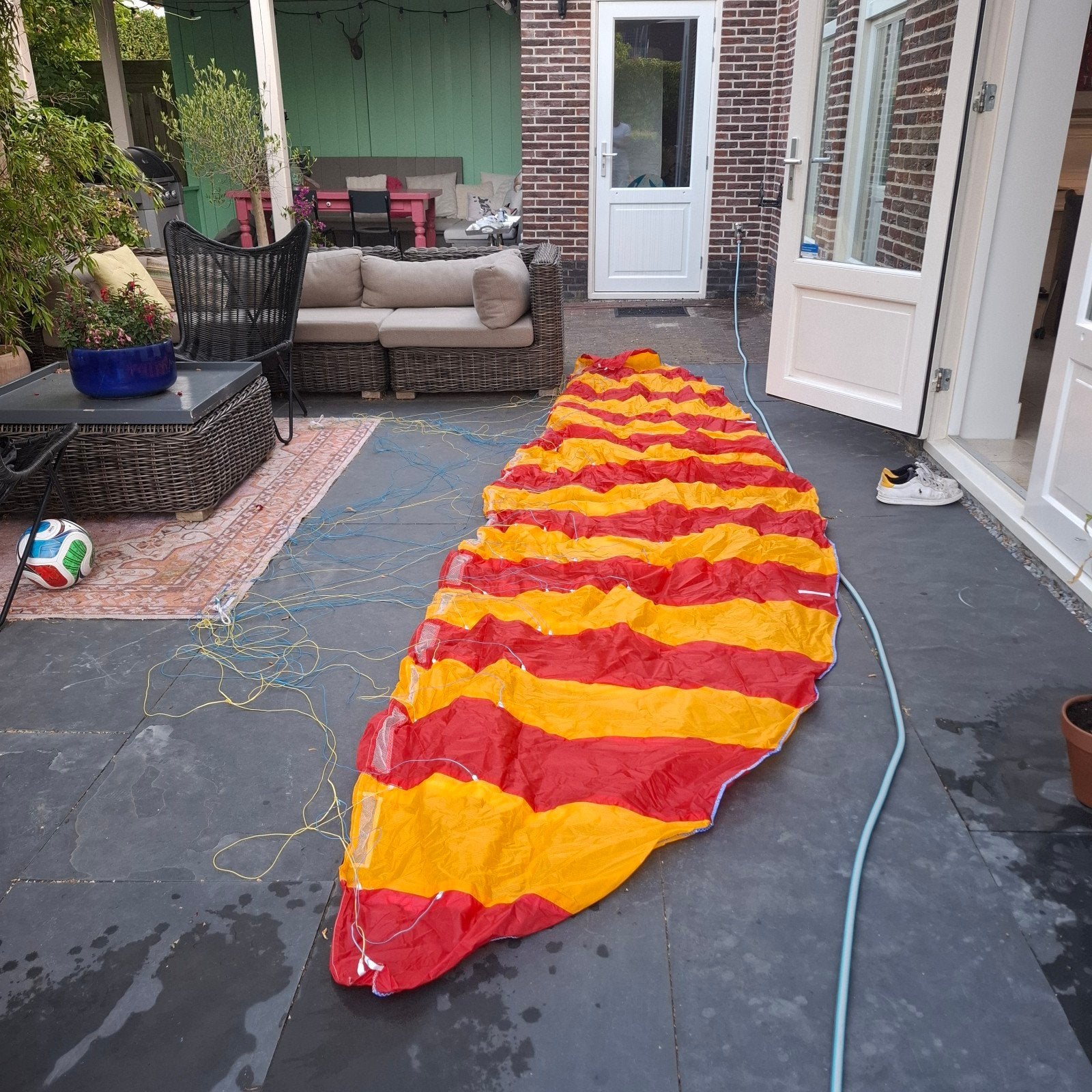 Grote rode en gele parachute/vlieger, Ophalen of Verzenden, Gebruikt