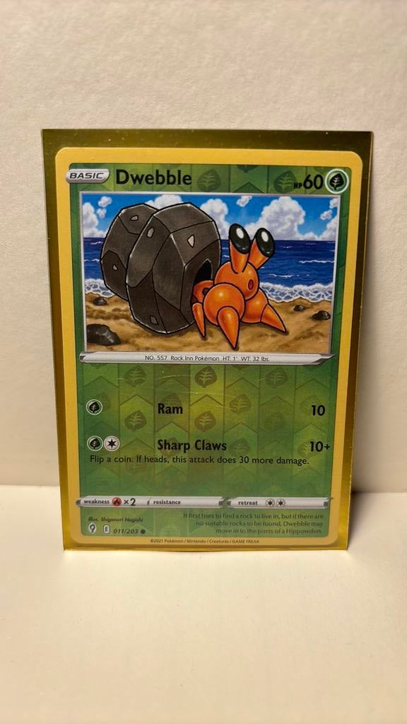 Dwebble 011/203 evolving skies reverse holo pokemon kaart, Ophalen of Verzenden, Nieuw, Boosterbox