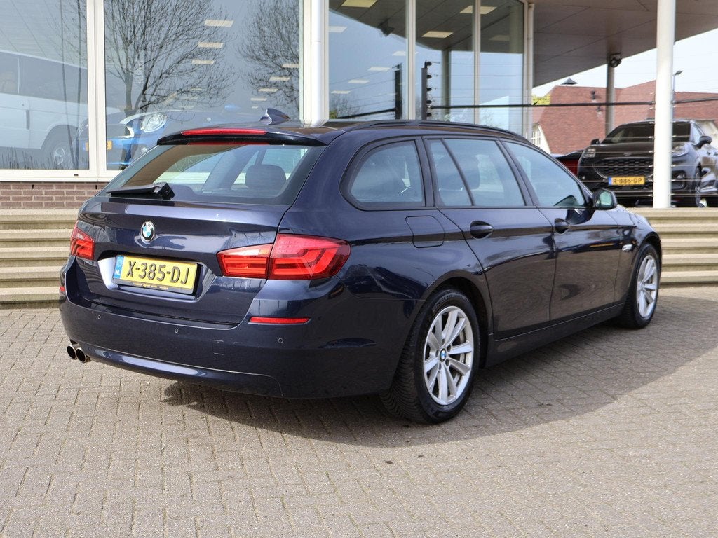BMW 5-serie Touring 528i 258 PK 6-CILINDER AUT. + LEDER | ST, Auto's, Euro 5, Gebruikt, Zwart, Blauw