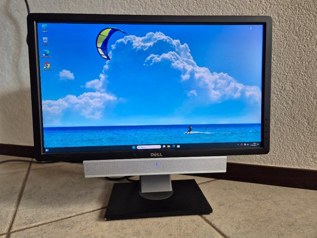 Supergoede DELL 24 Inch + Soundbar hoogte verstelbaar,, Ingebouwde speakers, Gebruikt, IPS, 101 t/m 150 Hz