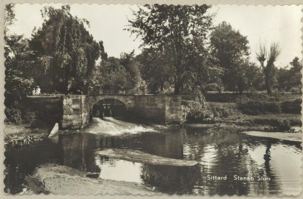 Sittard - Stenen Sluis, Verzamelen, Ansichtkaarten | Nederland, Verzenden, 1940 tot 1960, Gelopen, Limburg