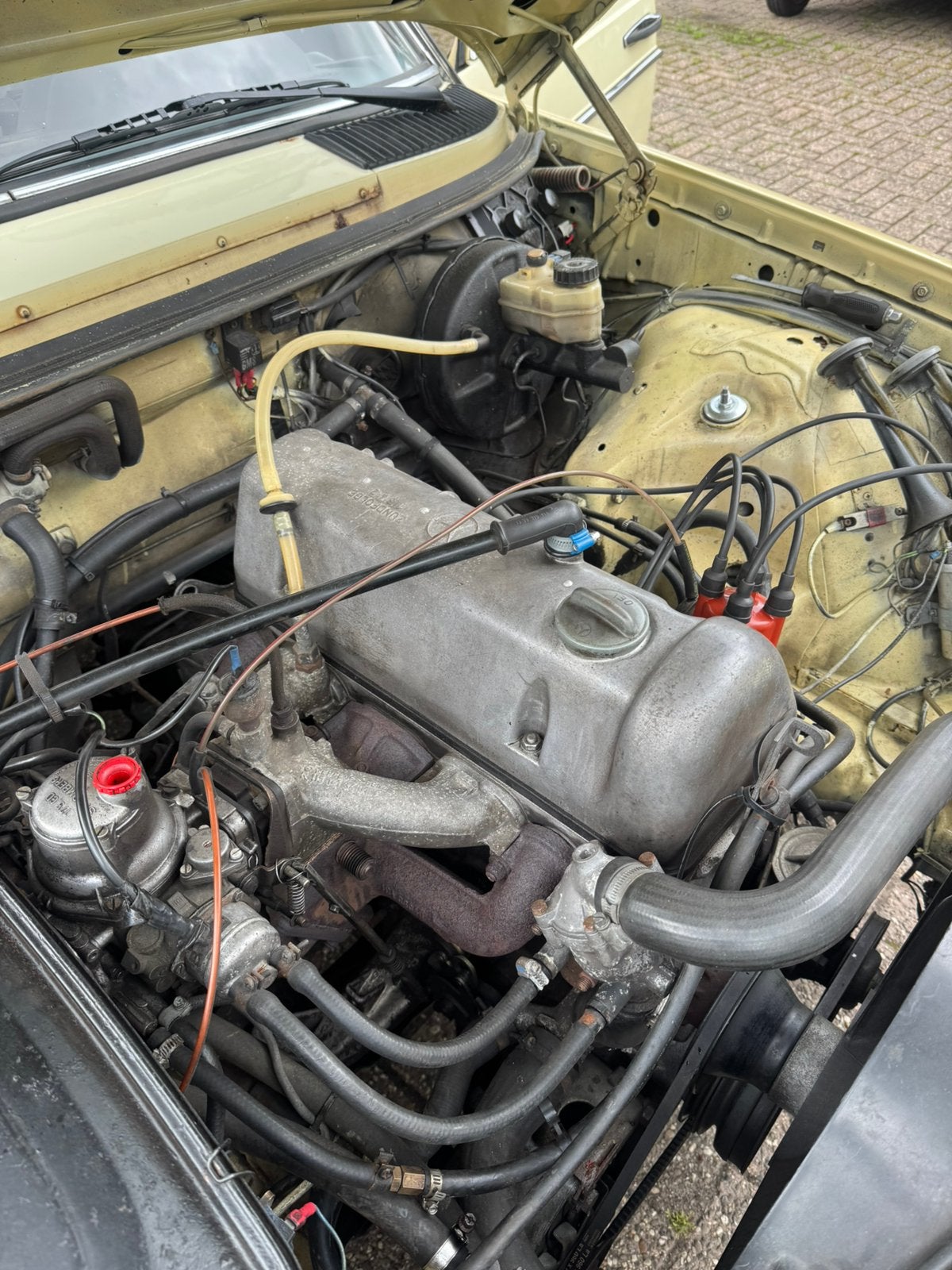 Mercedes-Benz 200-Serie 2.0 200 1976 Beige, Auto's, 4 cilinders, Beige, Handgeschakeld, Te koop
