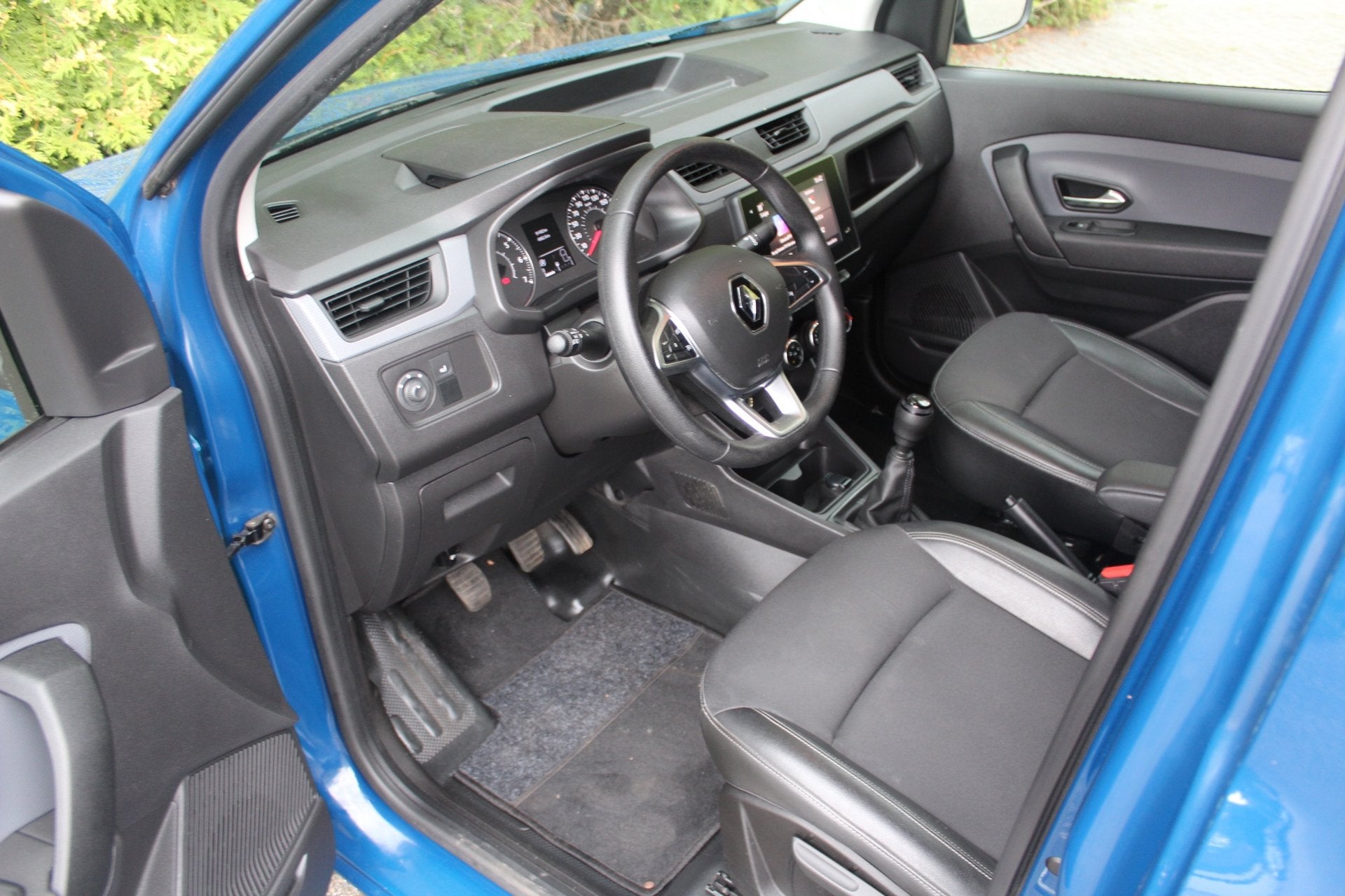 Renault EXPRESS 1.3 TCe 100 Comfort 100PK | Parkeercamera |, Voorwielaandrijving, Dealer onderhouden, 15 km/l, Gebruikt