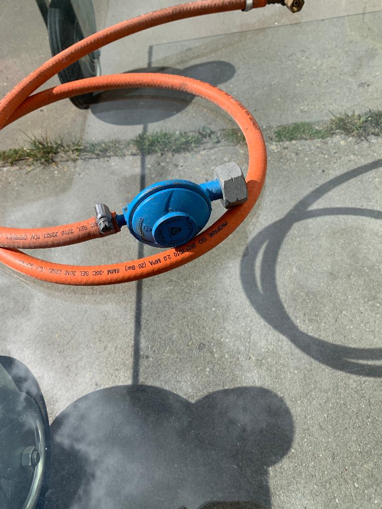 Drukregelaar met slang Camping gas. € 5.=, Caravans en Kamperen, Kampeeraccessoires, Ophalen of Verzenden, Gebruikt