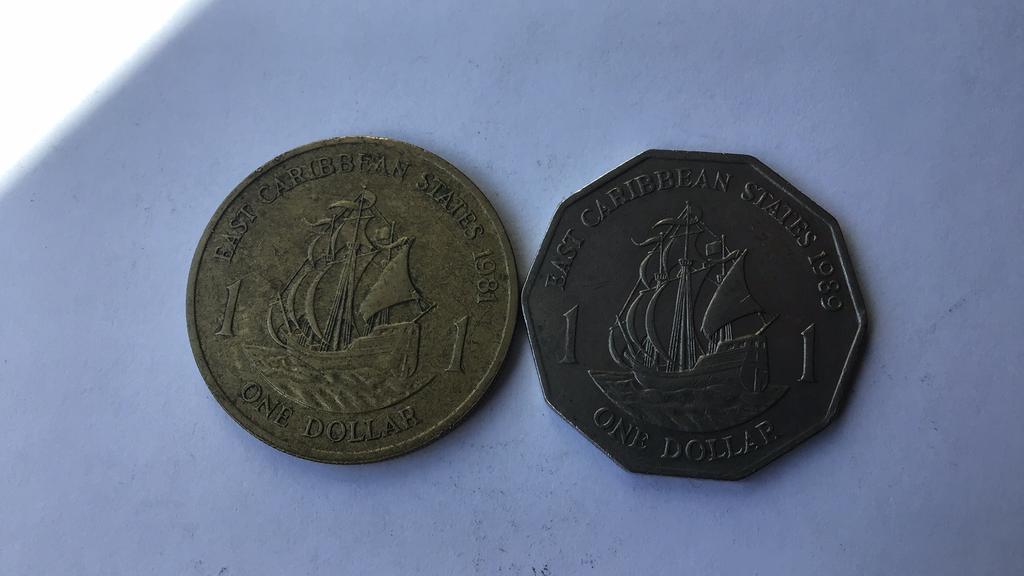 East Carribean states 2 x 1 dollar 1981 en 1989., Ophalen of Verzenden