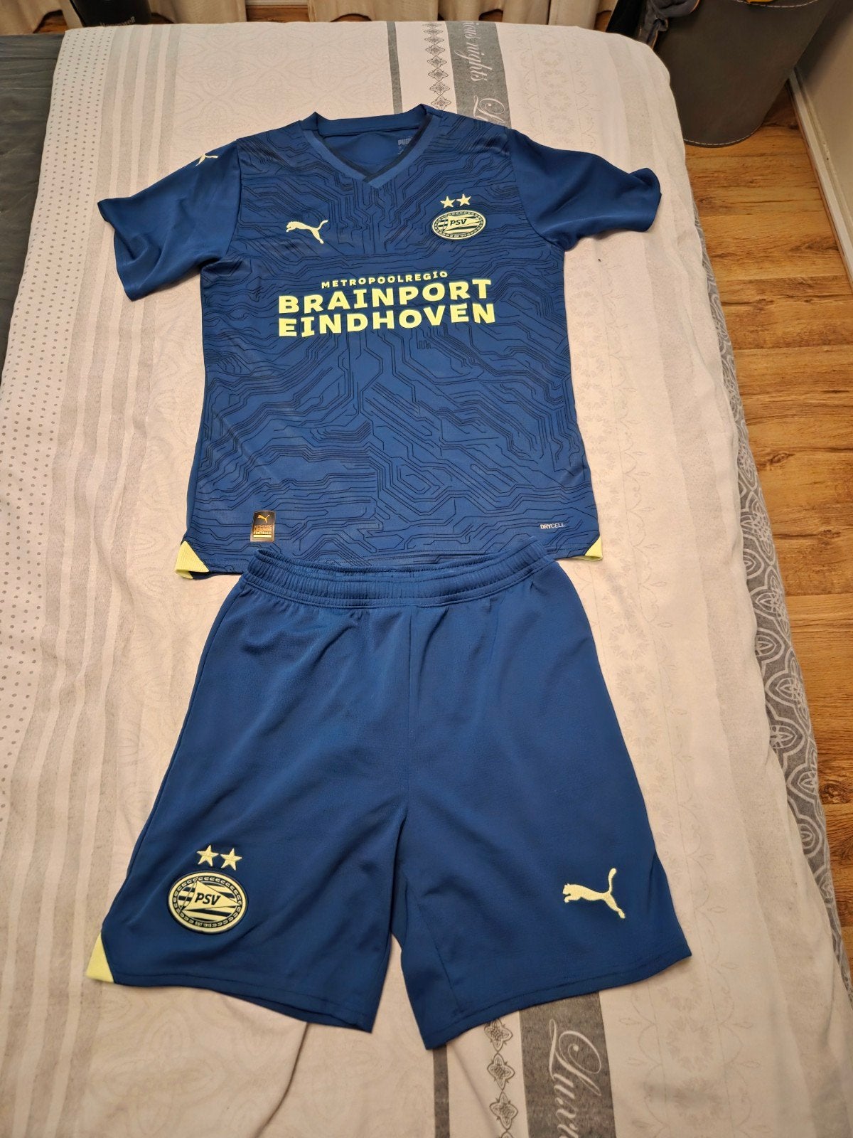 PSV 3de Shirt en short 2023/24 maat s, Maat S, Ophalen of Verzenden, Zo goed als nieuw, Set