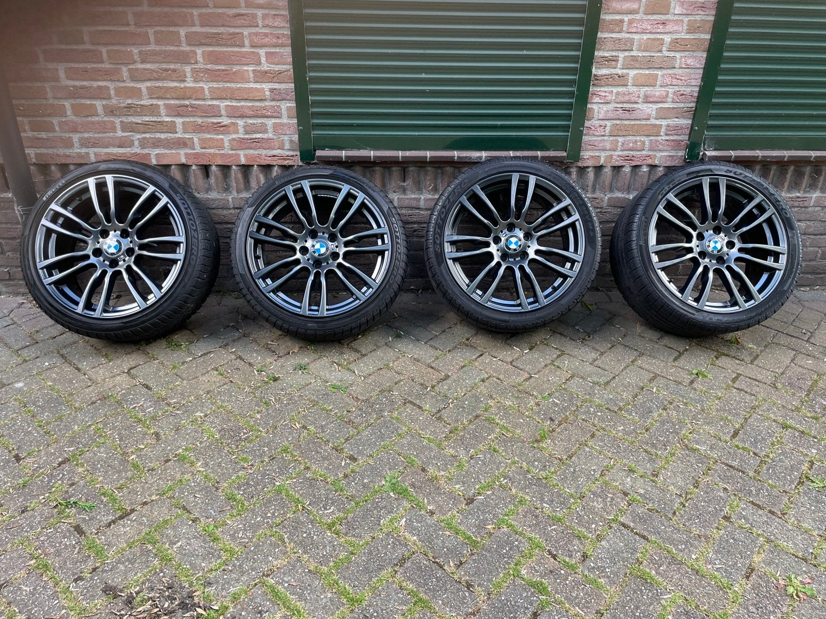 Velgen winterbanden BMW 403M black Chrome lees tekst, 255 mm, Banden en Velgen, Winterbanden, Ophalen