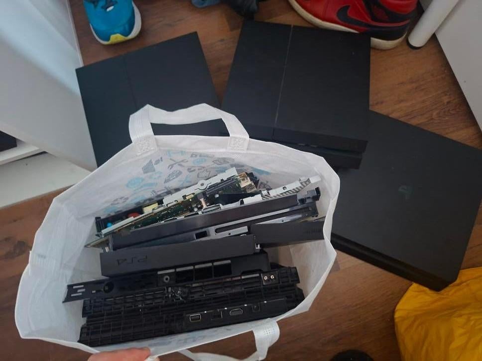 PlayStation 4, 5 defecten ps4 waarvan 2 voor onderdelen, Spelcomputers en Games, Ophalen of Verzenden, Niet werkend, 500 GB, Zonder controller