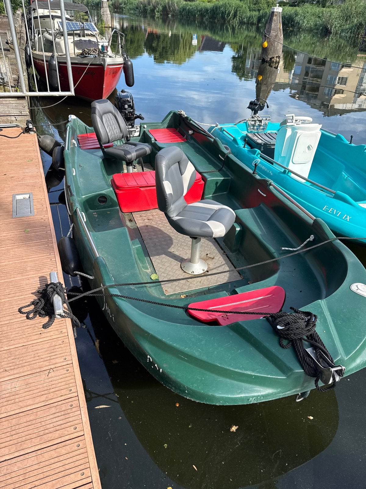 Leuke visboot met Suzuki buitenboordmotor, Watersport en Boten, Ophalen, Overige merken, Kunststof, Gebruikt