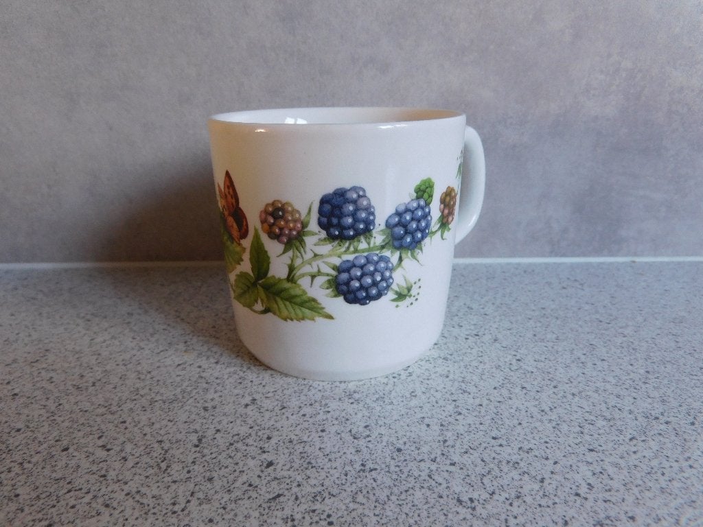 Mok Braam Bosvruchten Wedgwood Marjolein Bastin., Landelijk/Boerenbont, Zo goed als nieuw, Mok, Ophalen of Verzenden