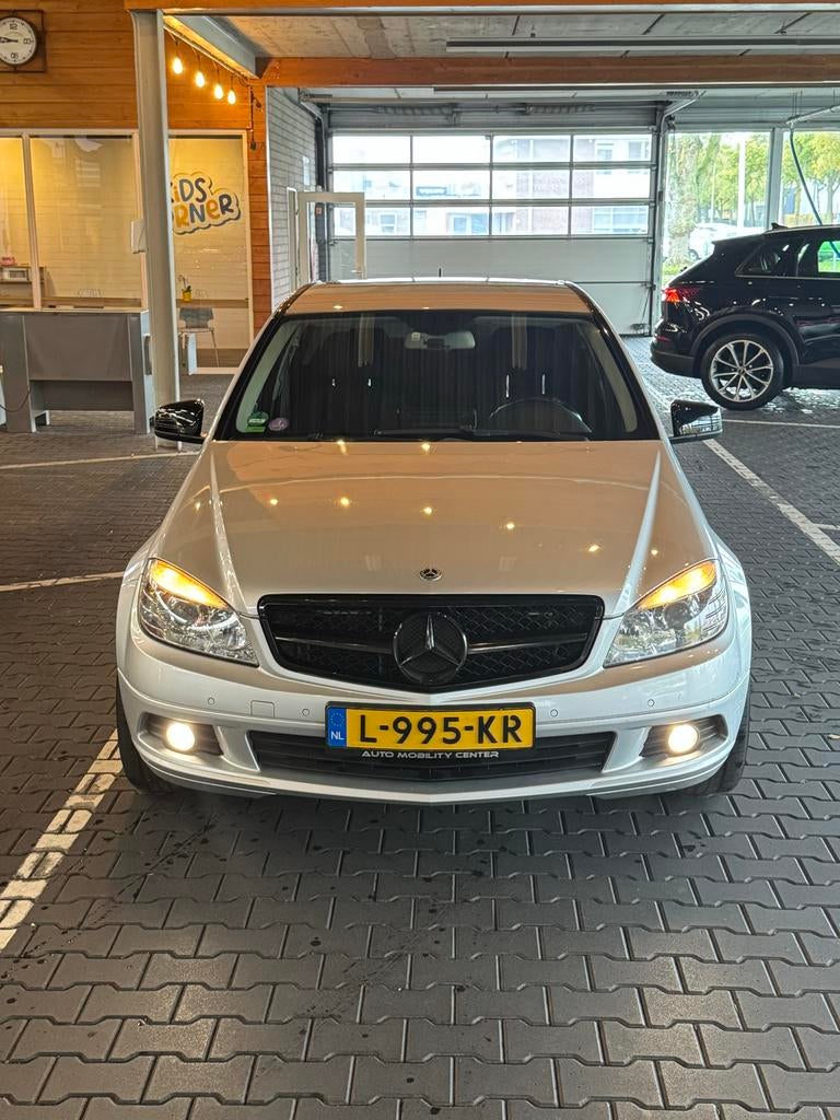 Mercedes-Benz C-Klasse 1.8 C180 CGI Sedan AUT 2010 Grijs, Auto's, Automaat, 745 kg, 1800 kg, Zwart