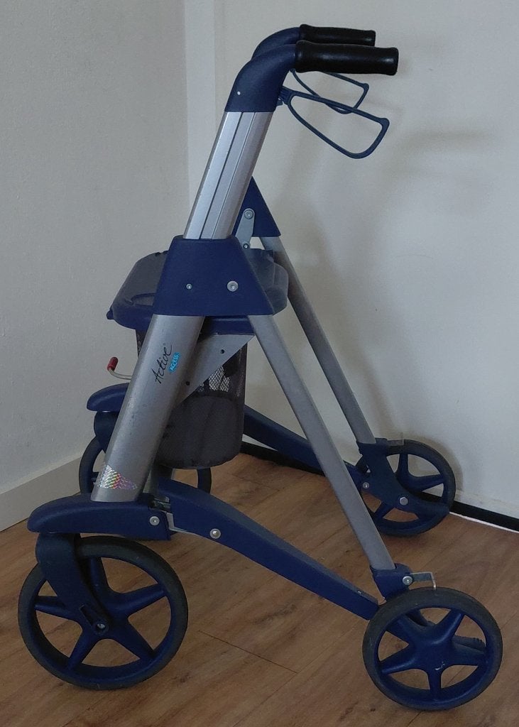 Rollator Anwb Active Access +  Boodschappen mandje  z.g.a.n., Diversen, Rollators, Ophalen, Opvouwbaar, Zo goed als nieuw
