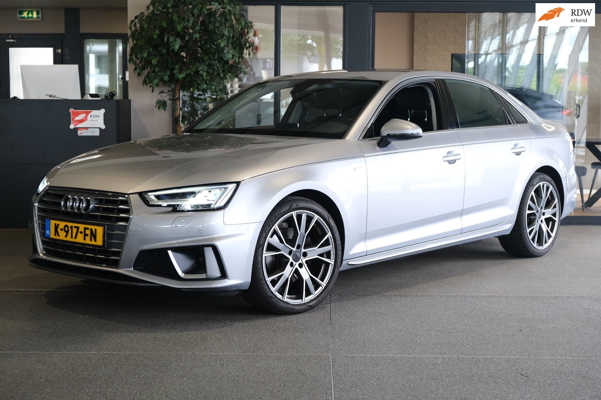 Audi A4 Limousine 35 TFSI S-Line Virtual Navi Led Cruise Pdc, Auto's, Stof, Gebruikt, Euro 6, A4