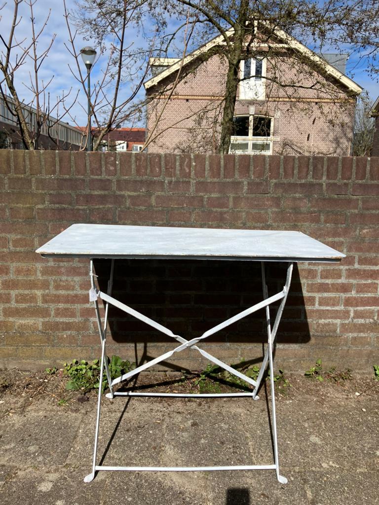 Franse tuintafel opknapper, Ophalen