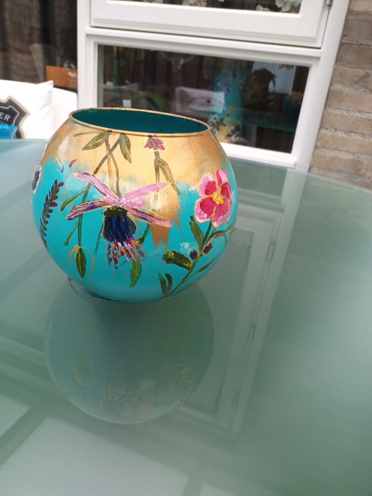 Handgeschilderde vaas met bloemmotief, 17 cm hoog, Ophalen of Verzenden