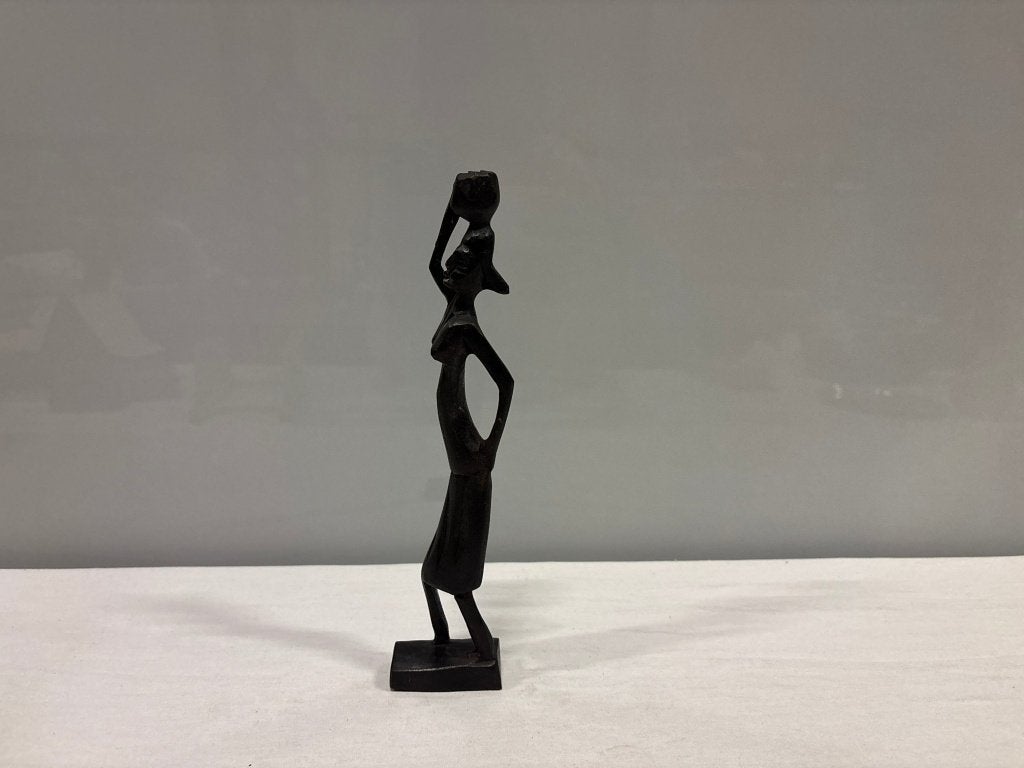 Afrikaans houten beeld vrouw met mand op het hoofd, Hout, Afrika, Beeld, Zwart