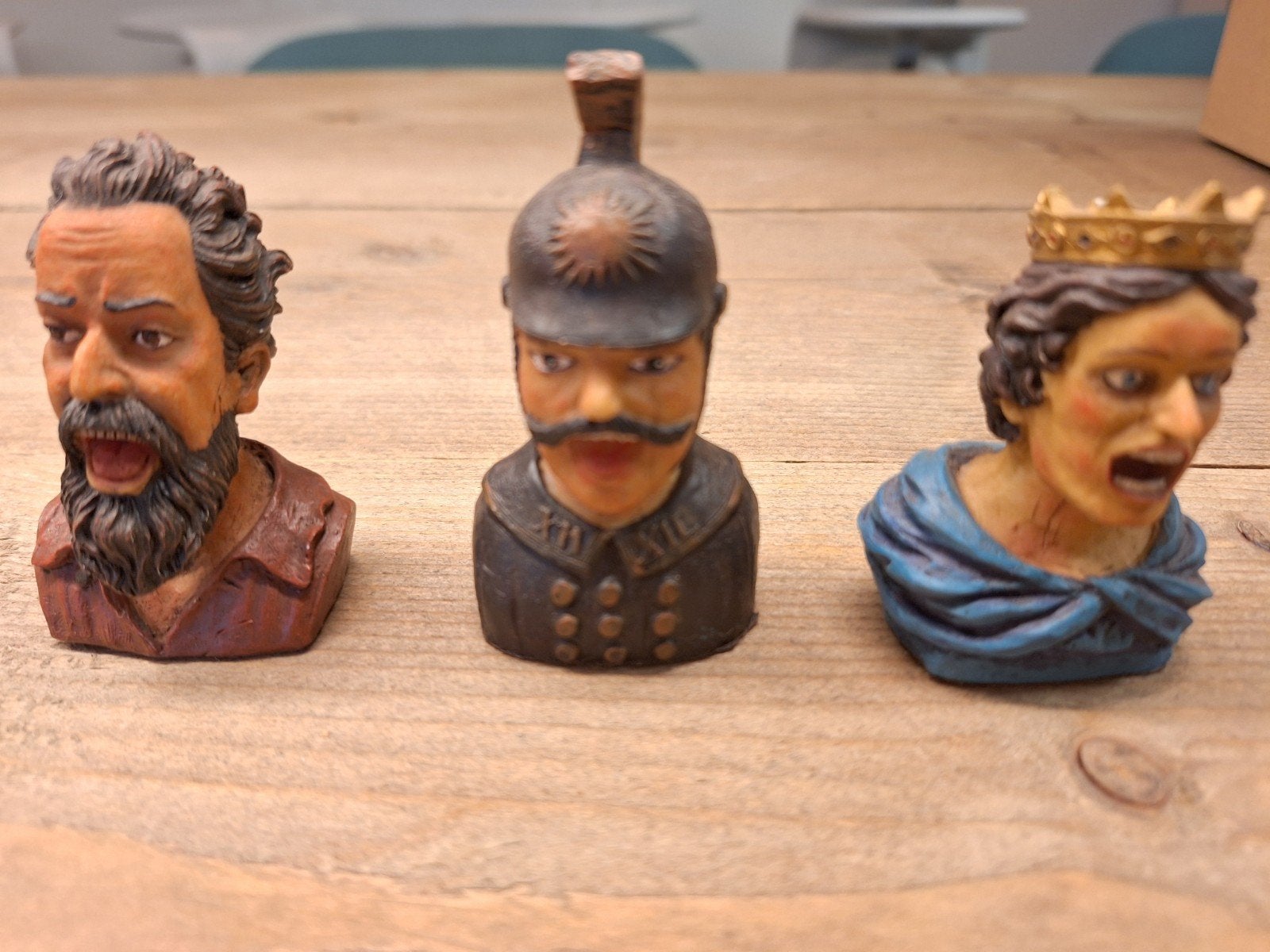 Set van 3 gedetailleerde beeldjes, 7 cm hoog, Groep mensen, Minder dan 20 cm, Ophalen of Verzenden, Overige materialen