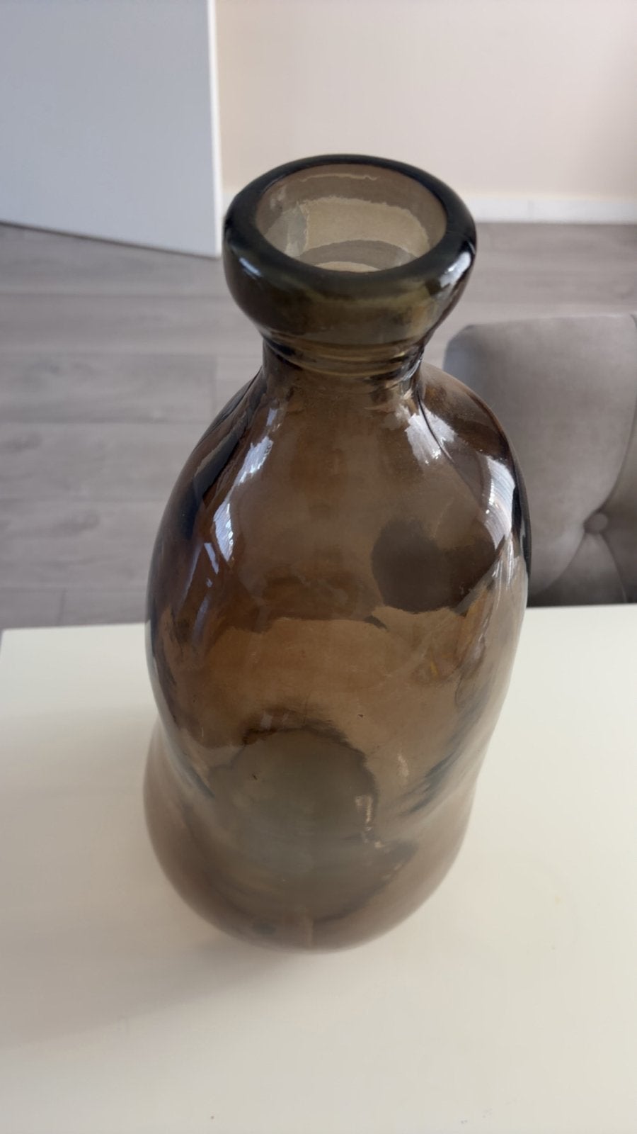 Vintage bruin/amberkleurige glazen karaf/vaas. 2 stuks, Antiek en Kunst, Ophalen