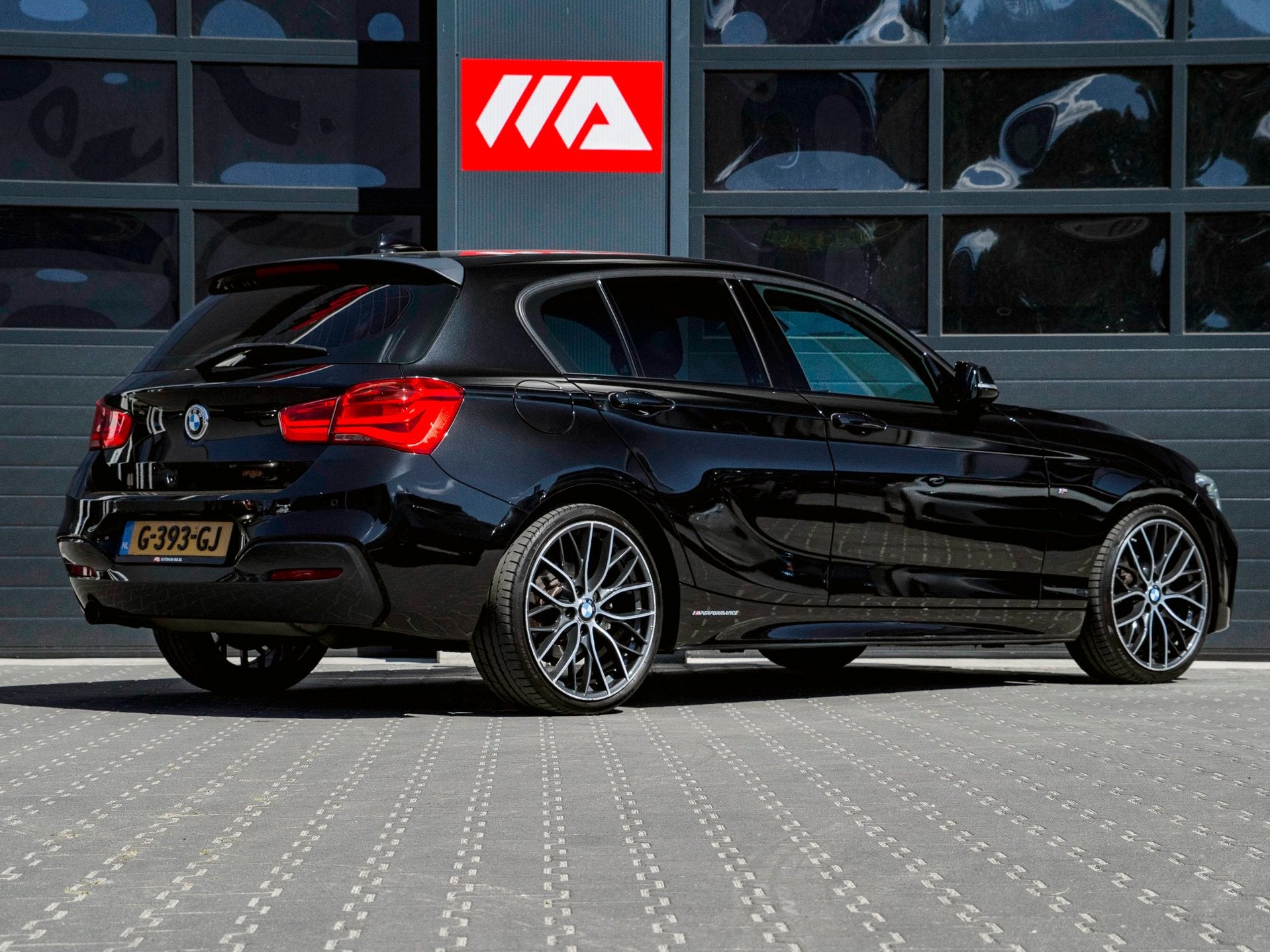BMW 1-serie 118i M Sport Edition| LEDER | STOELVERWARMING |, Auto's, Gebruikt, Zwart, Bedrijf, 650 kg