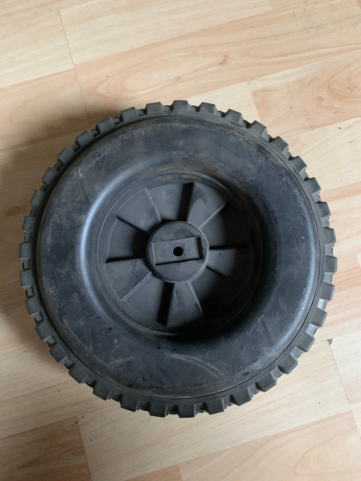 Kunststof wielen rond ca. 24 cm en dikte ca. 6,5 cm., Ophalen of Verzenden, Zo goed als nieuw