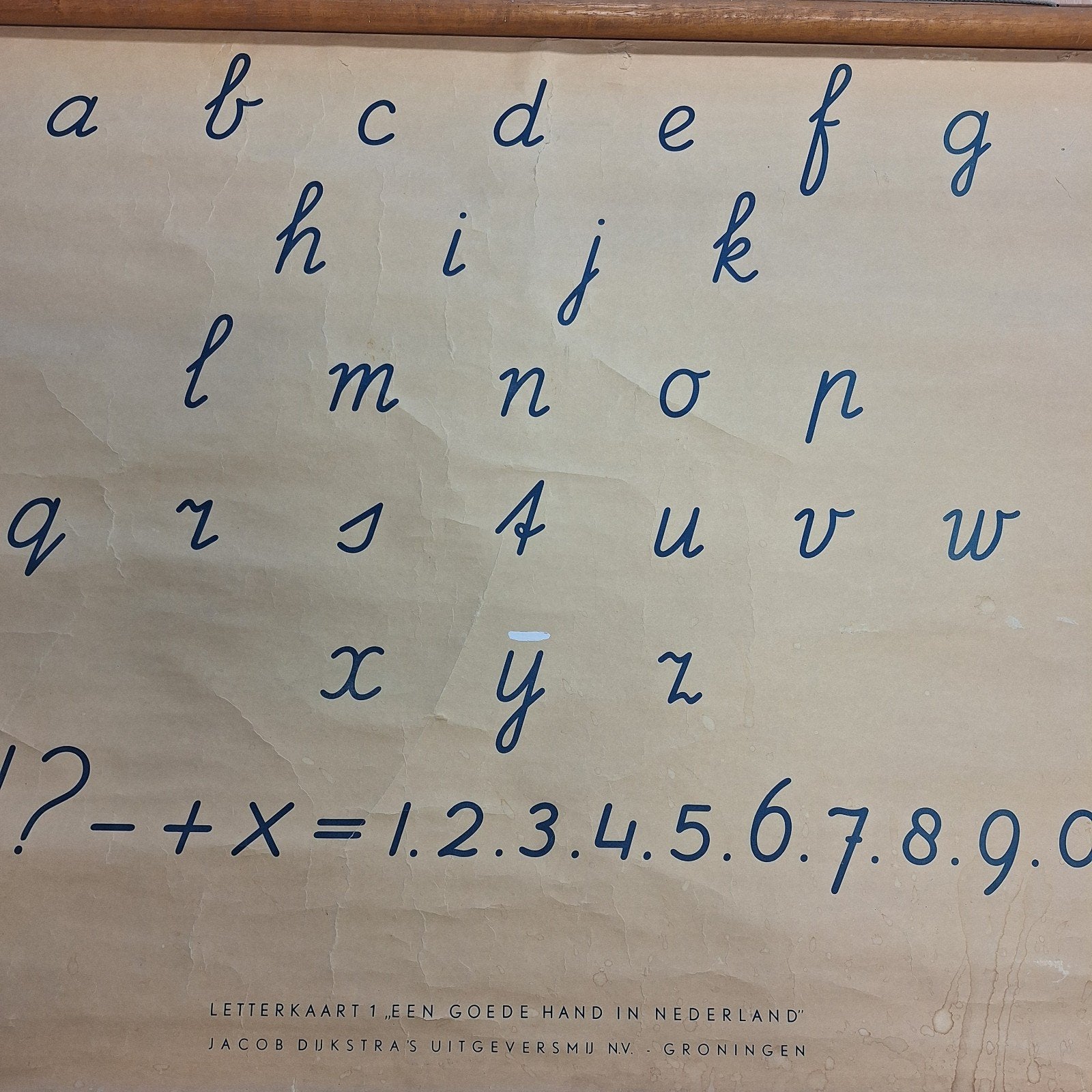 Oude wandkaart met alfabet in.kleine letters, in goede staat, Antiek en Kunst, Antiek | Schoolplaten, Ophalen of Verzenden, Aardrijkskunde