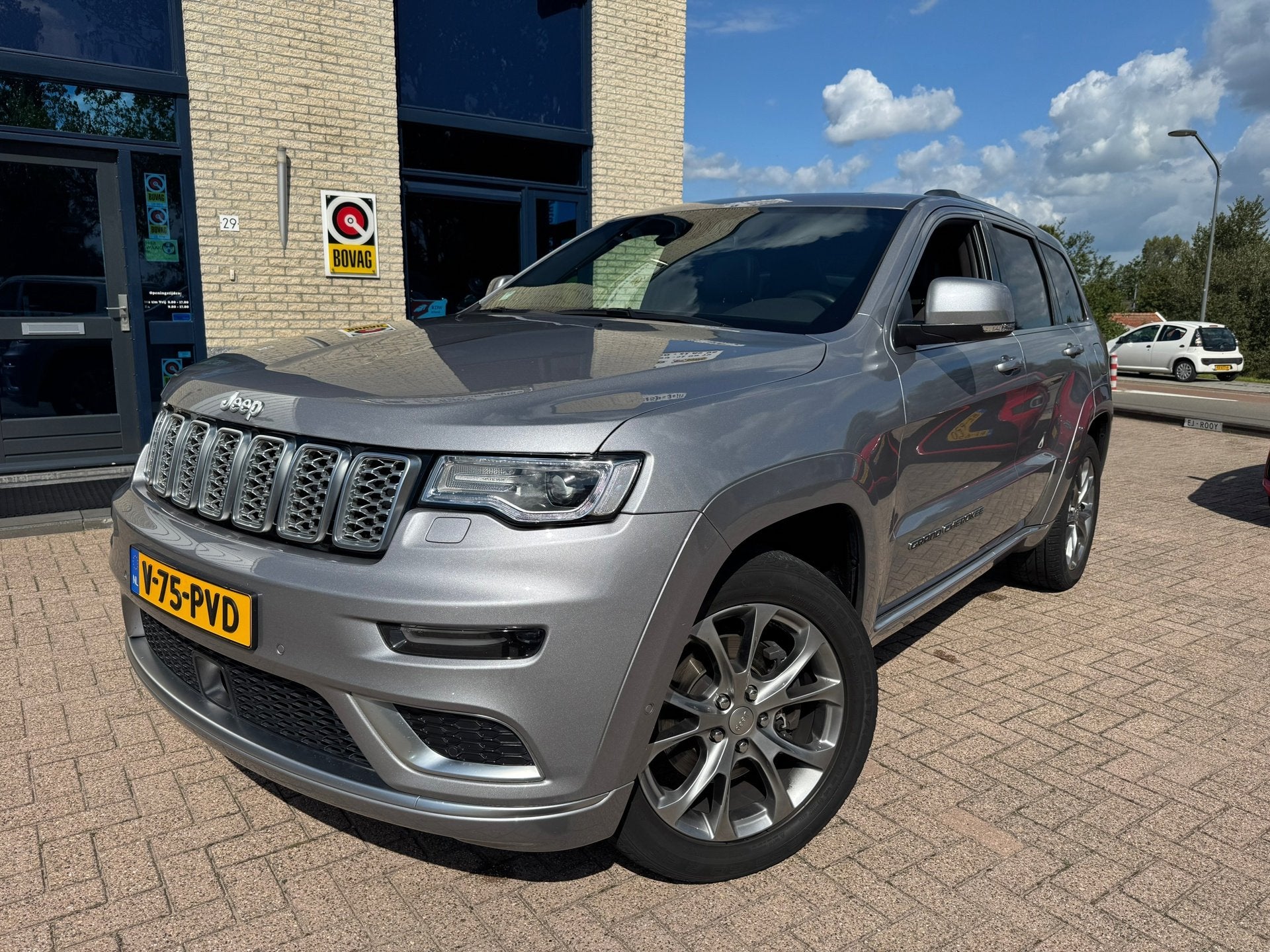 Jeep GRAND CHEROKEE Summit- 4x4 Grijs kenteken-PANO, Auto's, Dealer onderhouden, 2423 kg, Gebruikt, Euro 6