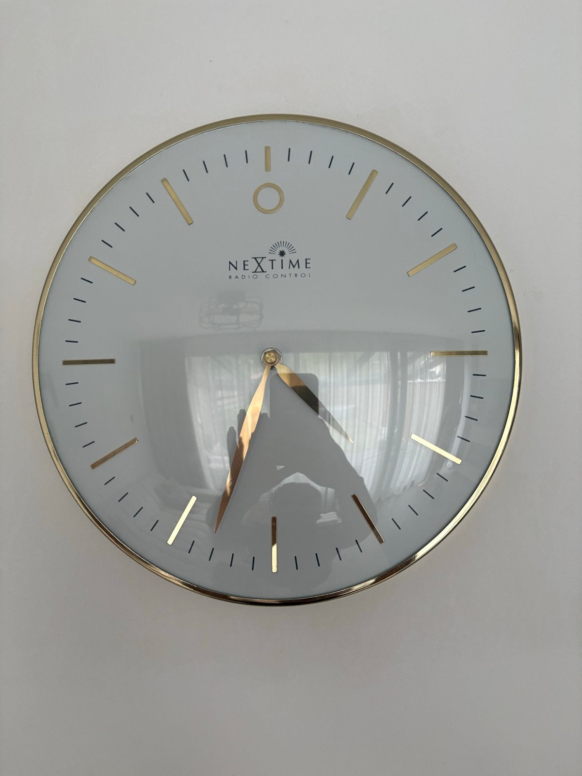 Nextime Radio Controlled Wandklok - Wit/Goud, Ophalen, Wandklok, Wit, Radiogestuurd