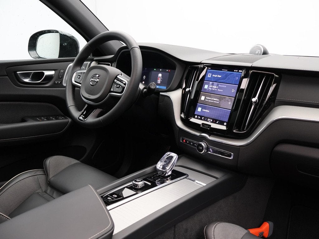 Volvo XC60 2.0 T8 Plug-in hybrid AWD Ultra Black Edition PHE, Gebruikt, 4 cilinders, Zwart, XC60