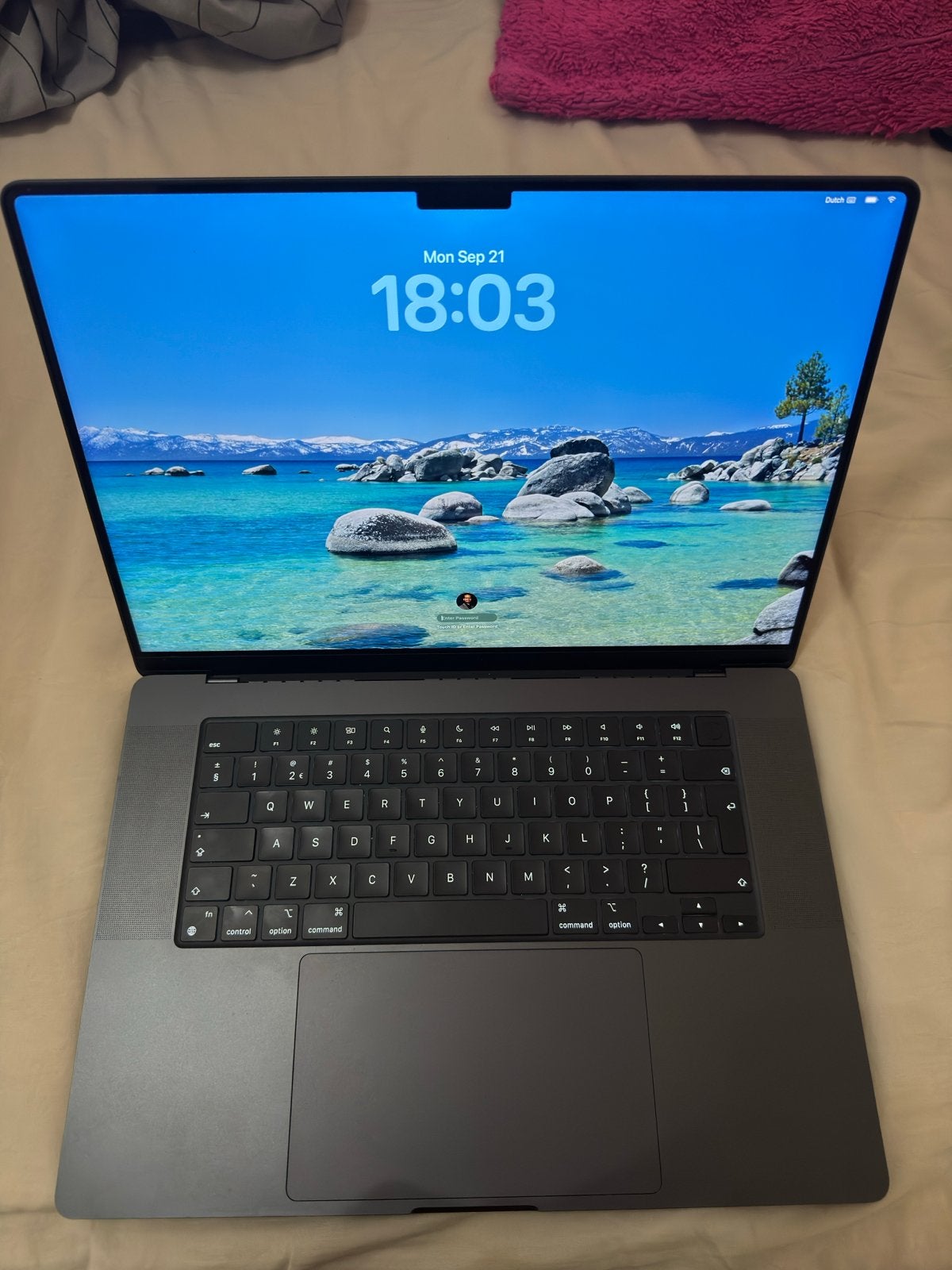 MacBook Pro 16 inch (Nov 2023) - M3 Max, 48GB RAM, 1TB SSD