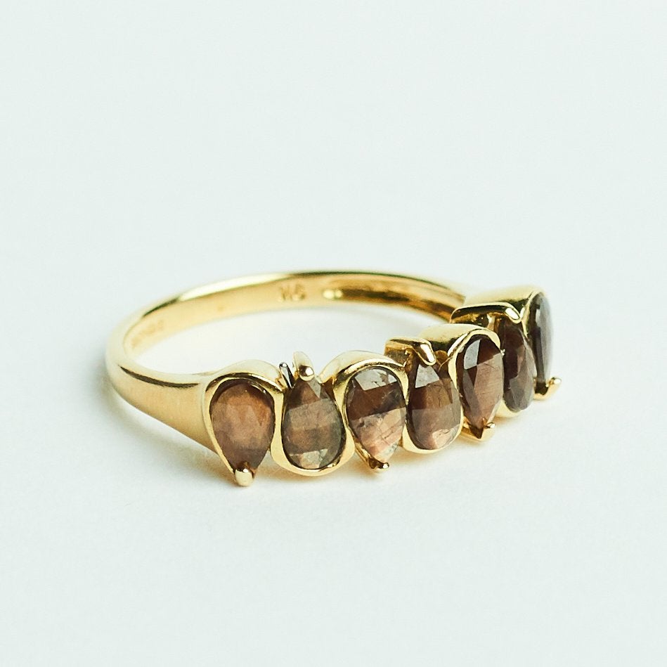 Vintage gouden ring met labradoriet 9 karaat engeland, Ophalen of Verzenden, Zo goed als nieuw, 17 tot 18, Met edelsteen