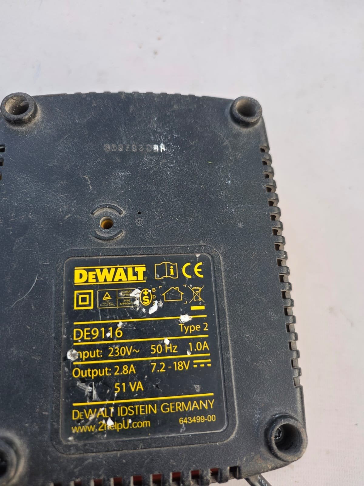 Foto 3 van DeWalt DE9116 Acculader Type 2 (onbekende werking)