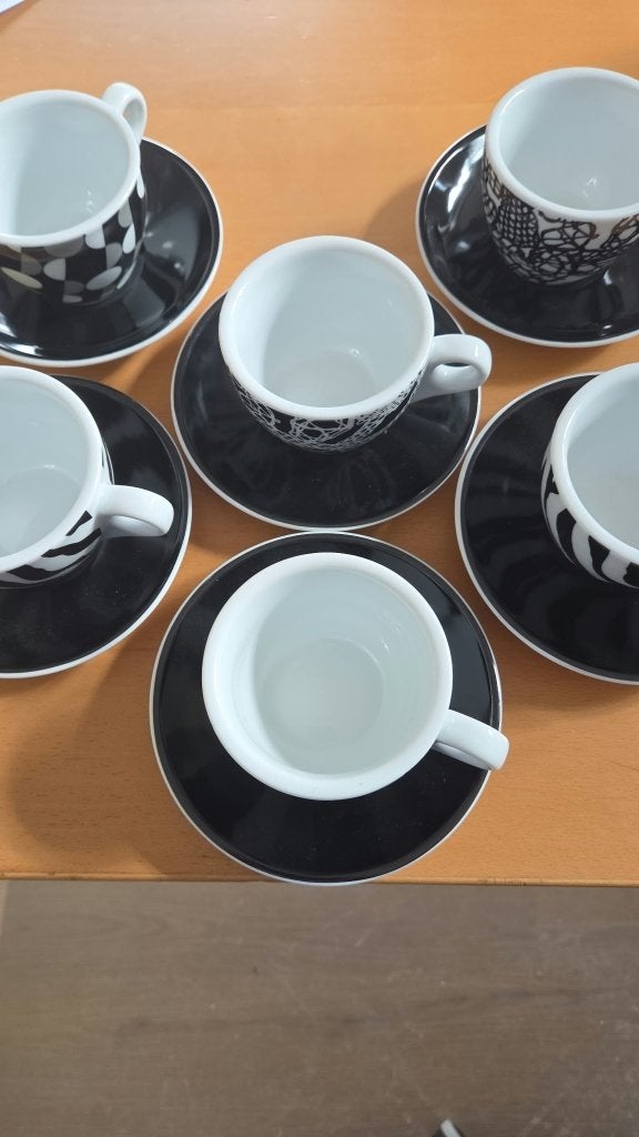 Yong Nero koffiekopjes met schotels – 6-delige set, Ophalen of Verzenden, Zo goed als nieuw, Overige stijlen, Kop(pen) en/of Schotel(s)