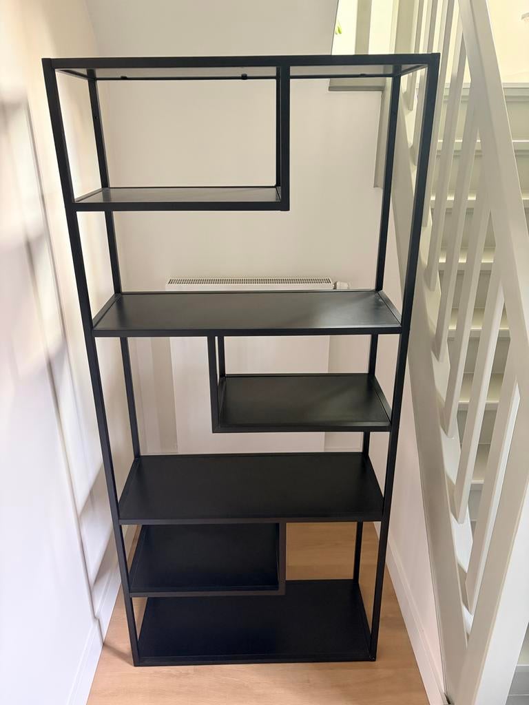 Vakkenkast zwart van Woood, Huis en Inrichting, Kasten | Wandmeubels, Ophalen, Zo goed als nieuw, Minder dan 150 cm, Metaal