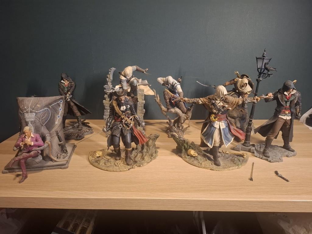 Diverse Assassins Creed beelden, Verzamelen, Beelden en Beeldjes, Ophalen, Zo goed als nieuw, Fantasy