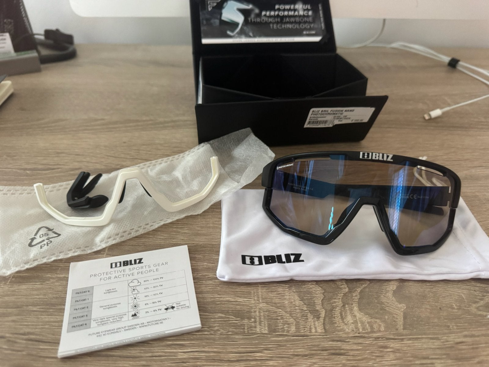 Bliz Fusion Photochromic meekleurende glazen NIEUW + extra’s, Overige merken, Zonnebril, Zwart, Nieuw