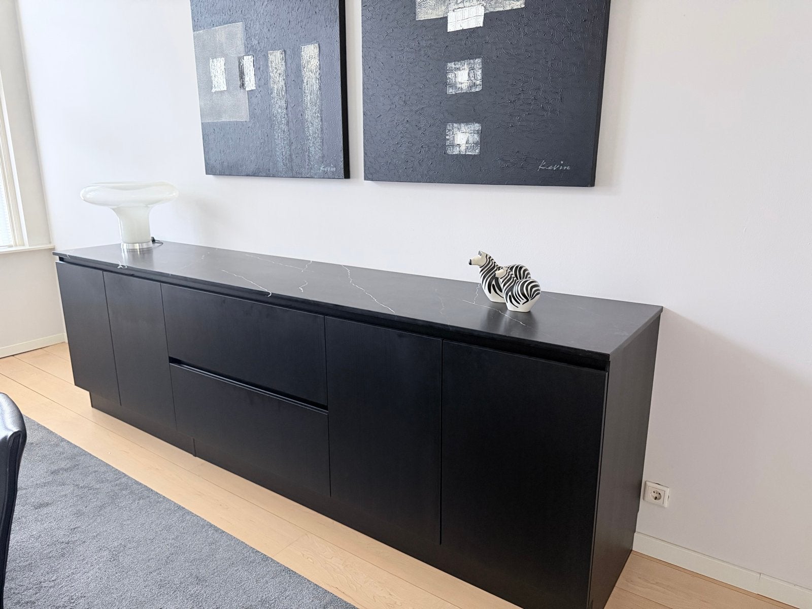 Design Zwarte Dressoir met Marmerlook Blad, Ophalen, Modern design, Zo goed als nieuw, 200 cm of meer