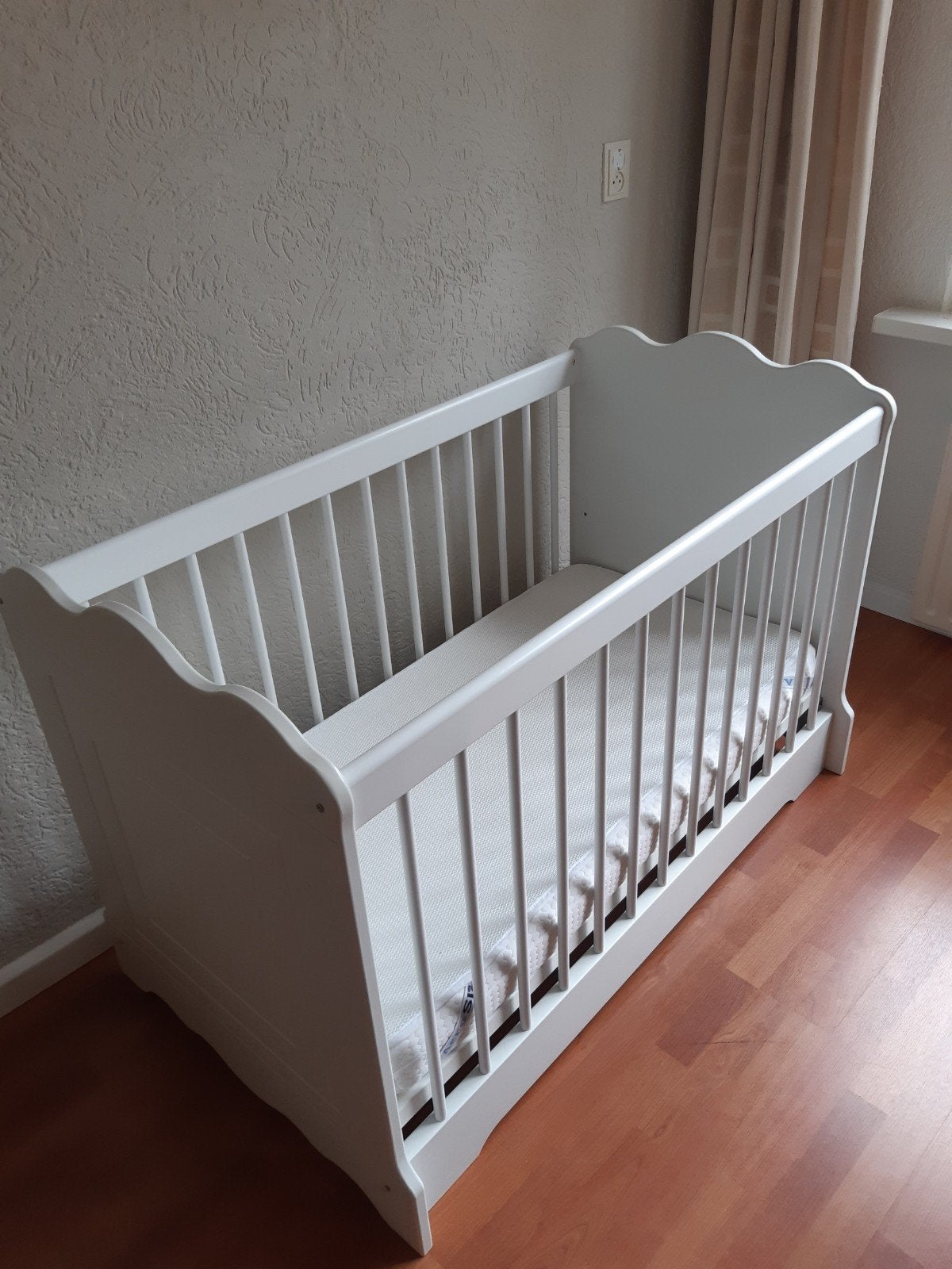 Wit ledikantje met verstelbare bodem, Huis en Inrichting, Ophalen, Verstelbaar, 70 cm of minder, Wit