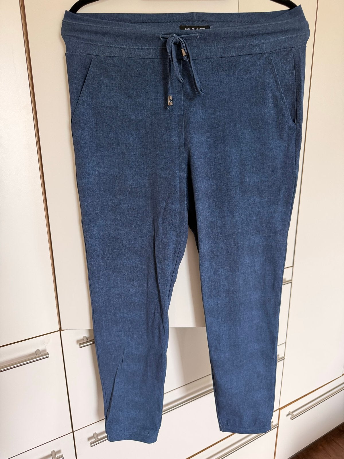 Travelstof jeanslook broek, korter gemaakt (1.65m), Maat 38/40 (M), Blauw, Ophalen of Verzenden, Zo goed als nieuw